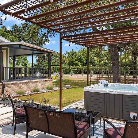 Blumenhaus Sleeps 6 Full Kitchen Plus Hot Tub Фредериксберг Экстерьер фото